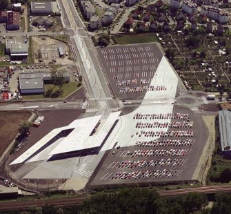 Parking lot and terminal station Hoenheim-North - foto: © Zaha Hadid, 2001