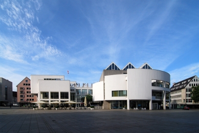 Výstavní sál a radnice v Ulmu - foto: Petr Šmídek, 2011