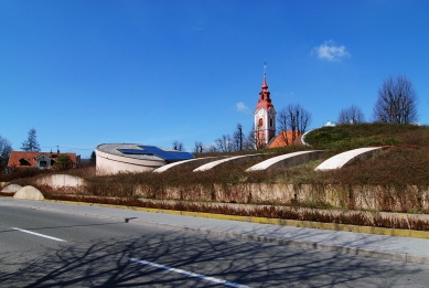 Kostel vtělení Kristova v Dravlje - foto: Petr Šmídek, 2008