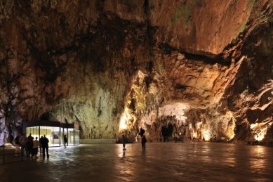 Exhibition and Retail Pavillion in the Postojna Cave - foto: Miran Kambič