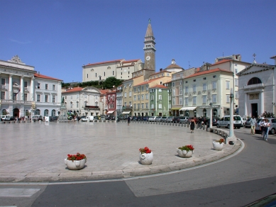 Nové vydláždění Tartiniho náměstí - foto: Petr Šmídek, 2006