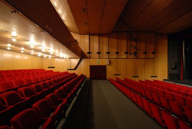 Cultural Center of the Spanish Republican Fighters - foto: Petr Šmídek, 2008