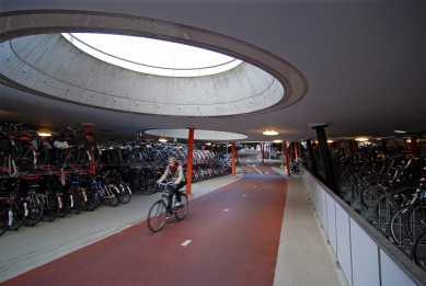 Station forecourt and bike shelter - foto: Petr Šmídek, 2012