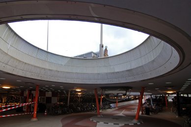 Station forecourt and bike shelter - foto: Petr Šmídek, 2012