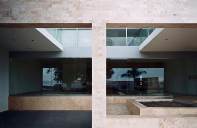 Residential building facing the bay of Lima