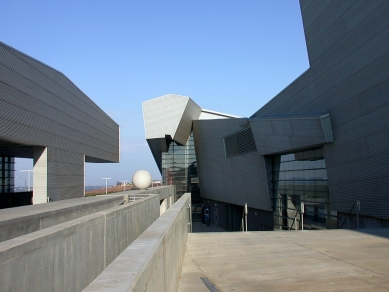 Diamond Ranch High School - foto: Petr Šmídek, 2001