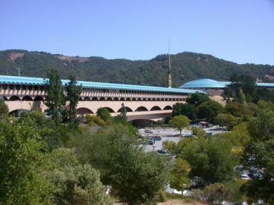 Marin County Civic Center - foto: Petr Šmídek, 2001