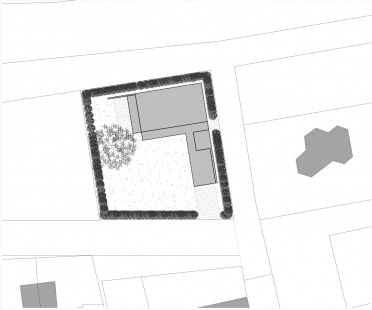 Rodinný dům objímající zahradu - Situace