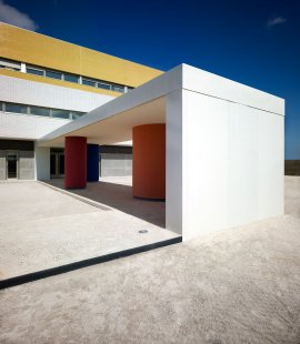 Škola v El Casar de Escalona - foto: Emilio Fernández