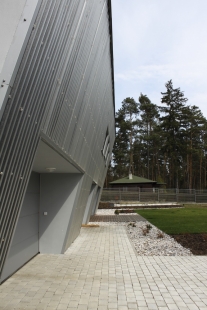 Rodinný dům v Hradištku - Pohled od garáže - foto: Archiv autora