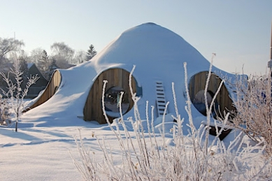 Samonosná slaměná kopule - ateliér