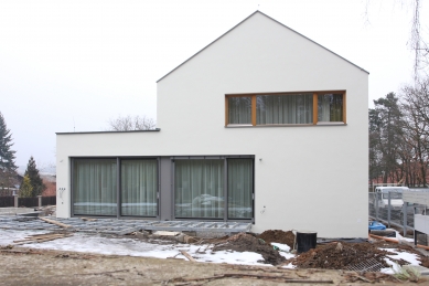 Interiér rodinného domu ve Vonoklasech - Pohled ze zahrady - aktuální nedokončený stav - foto: studio Upsala, Dalibor Borovec