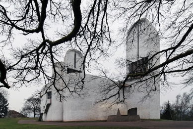 Návštěvnické centrum kaple v Ronchamp - foto: Petr Šmídek, 2013