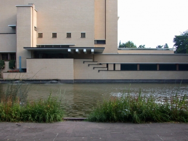 Městská radnice Hilversum - foto: Petr Šmídek, 2003