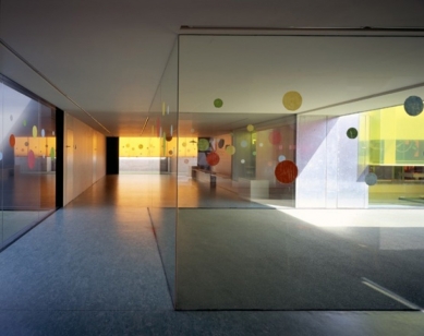 Els Colors Nursery School - foto: RCR Arquitectes