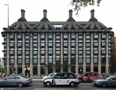 Portcullis House - foto: Jan Kratochvíl