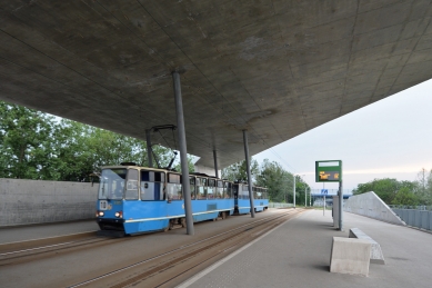 Vlaková a tramvajová zastávka - foto: Petr Šmídek, 2013