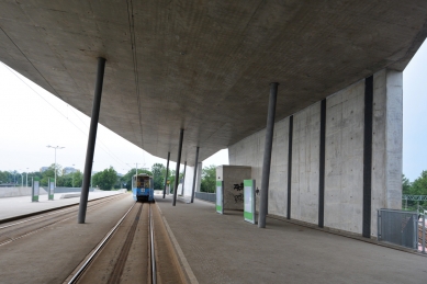 Vlaková a tramvajová zastávka - foto: Petr Šmídek, 2013