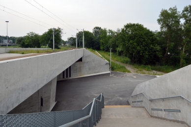 Vlaková a tramvajová zastávka - foto: Petr Šmídek, 2013