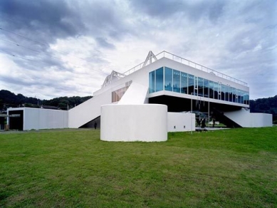 Snow-Land Agrarian Culture Center - foto: © Rob't Hart, 2003