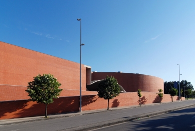 Vícefunkční pavilon Gondomar  - foto: Petr Šmídek, 2011