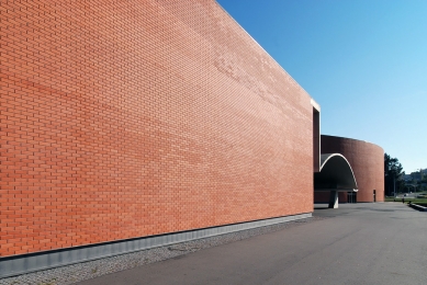 Vícefunkční pavilon Gondomar  - foto: Petr Šmídek, 2011