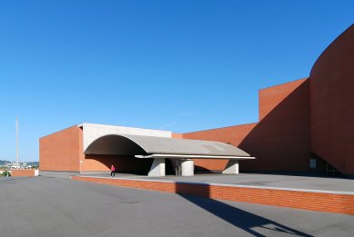 Vícefunkční pavilon Gondomar  - foto: Petr Šmídek, 2011