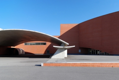 Vícefunkční pavilon Gondomar  - foto: Petr Šmídek, 2011