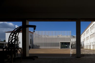 Rekonštrukcia školy Sebastião da Gama - Pohľad - foto: Fernando Guerra