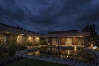 Family house with the garden pond - foto: Zsolt Batár