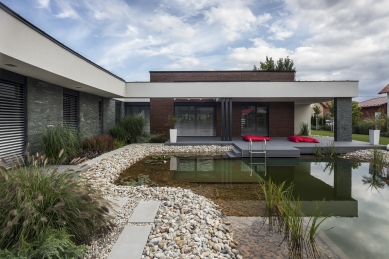 Family house with the garden pond - foto: Zsolt Batár