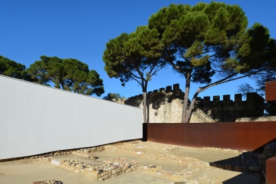 Muzealizace arch. vykopávek Praça Nova na hradě São Jorge - foto: Petr Šmídek, 2013