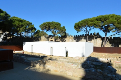 Musealization of the Archaeological Site of Praça Nova of São Jorge Castle - foto: Petr Šmídek, 2013