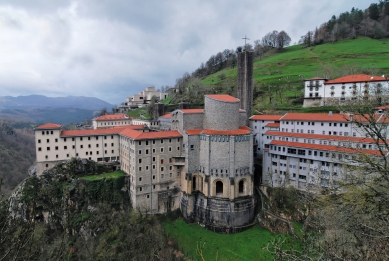 Basilica of Aránzazu - foto: Petr Šmídek, 2013