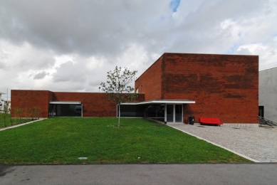 Fire Station Santo Tirso - foto: Petr Šmídek, 2012