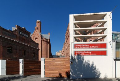 Regional archives and library - foto: Petr Šmídek, 2007