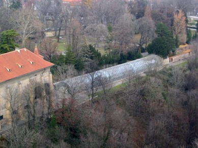 Oranžerie na Pražském hradě - Pohled ze střechy chrámu sv. Víta - foto: Pavel Nasadil, 2004