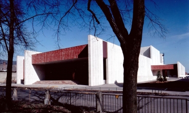 Dom kultúry v Bojniciach na hlavnom námestí - Pohľad z námestia - foto: archív Milici Marcinkovej