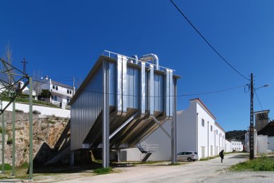 Hotel and Catering School - foto: Petr Šmídek, 2013