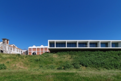 Hotel and Catering School - foto: Petr Šmídek, 2013