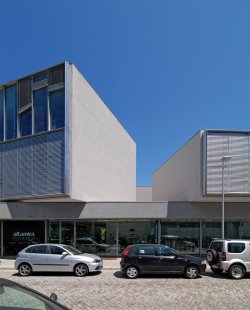 Commercial Building in Boavista - foto: Petr Šmídek, 2011