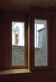 A community mortuary building - foto: Ester Havlová, 2009