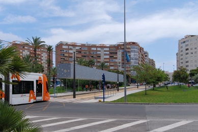 Tramvajová zastávka - foto: Petr Šmídek, 2011