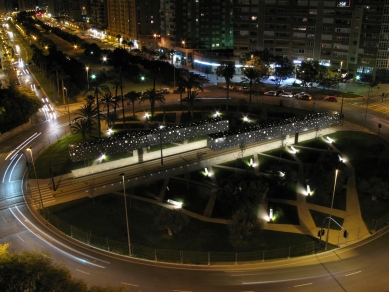 Tramvajová zastávka - foto: Subarquitectura