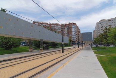 Tramvajová zastávka - foto: Petr Šmídek, 2011