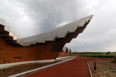 Ysios Winery - foto: Petr Šmídek, 2011