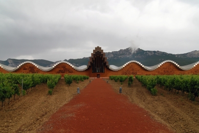 Ysios Winery - foto: Petr Šmídek, 2011