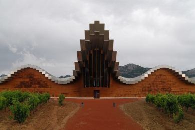 Ysios Winery - foto: Petr Šmídek, 2011