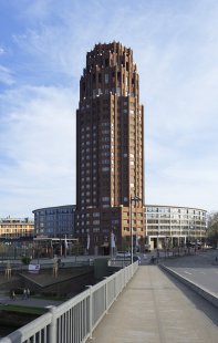 Výškový dům Mainplaza - foto: Ester Havlová, 2014