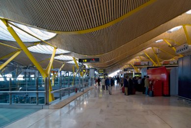 Madrid Barajas Airport - foto: Petr Šmídek, 2007